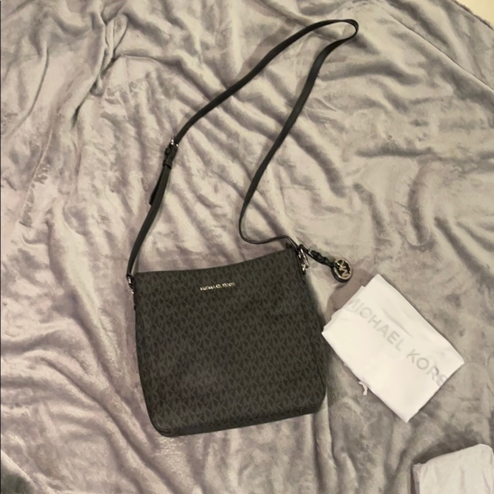 NWT MK Jet set travel large Messenger crossbody